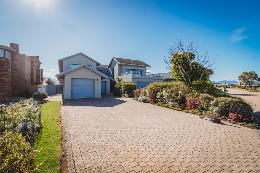 4 Bedroom Property for Sale in Herolds Bay Western Cape
